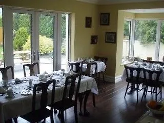 לינה וארוחת בוקר Glenbrook House